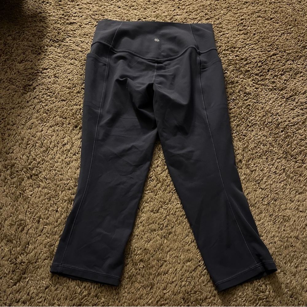 Athleta salutation stash Capri size m